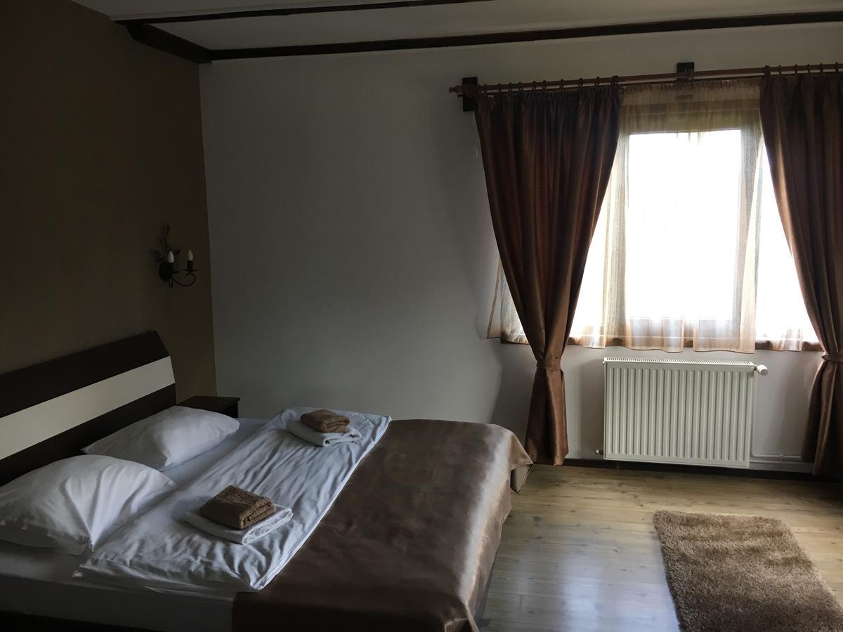 Pensiunea Esenzza Bran  Exterior photo